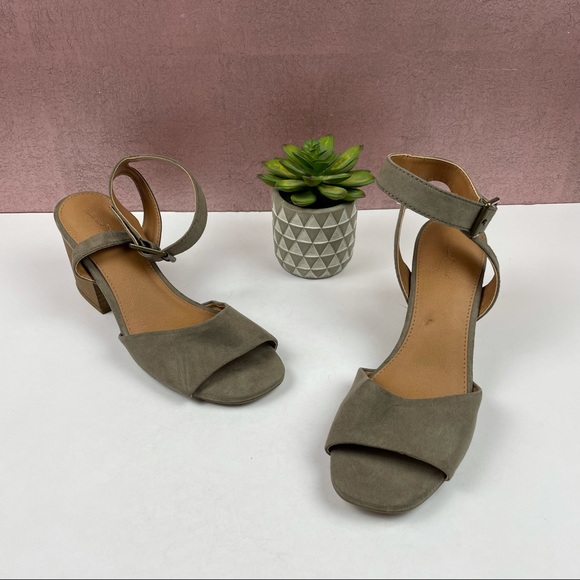 Universal Thread Gray Tan Open Toe Chunky Heels Shoes Ankle Strap Size 7.5 - Picture 4 of 8